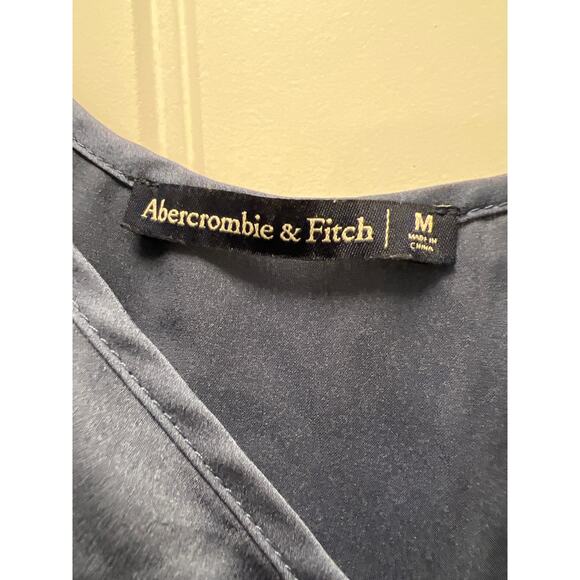 Abercrombie & Fitch Women’s Sleeveless Ruched Summer Satin Tank Top Size M Blue - Picture 3 of 4